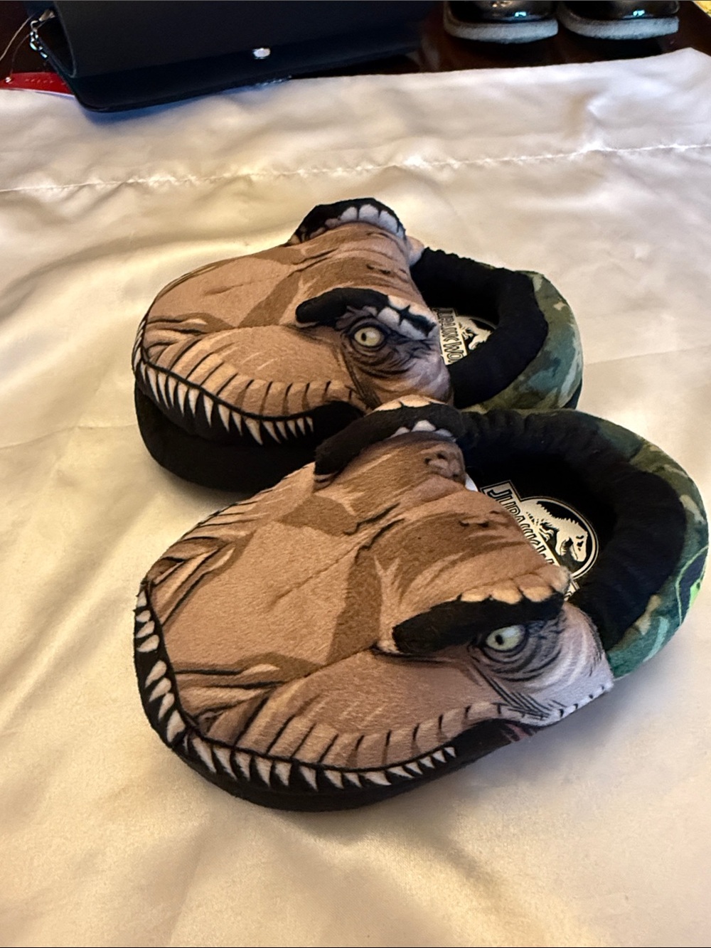 Toddler Jurassic World Slip On Slippers S 5/6
Never Worn